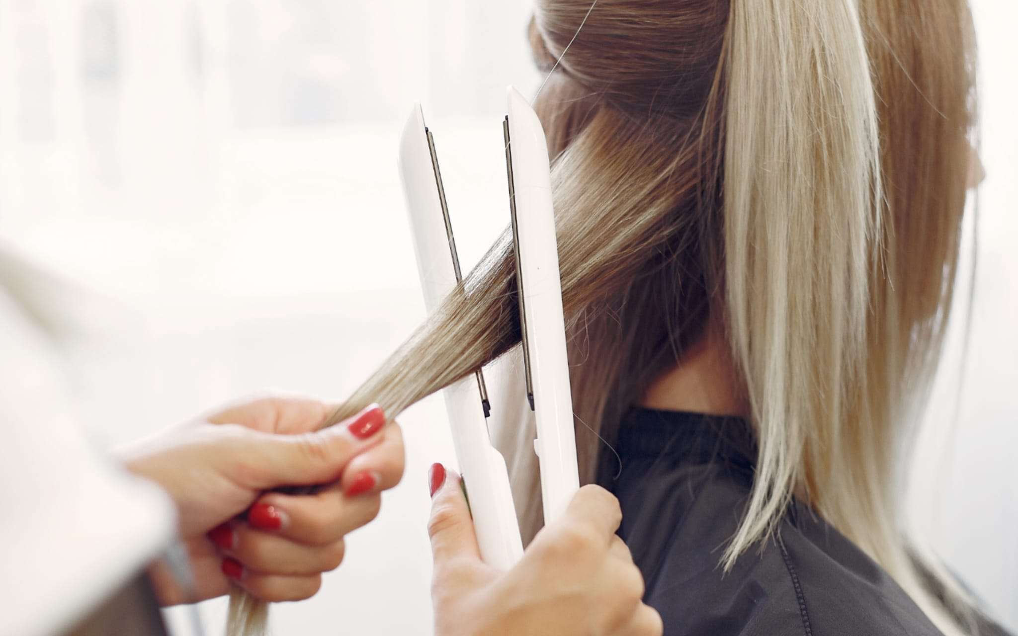 Como ondular y planchar las extensiones de pelo natural